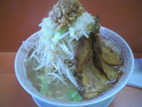 「獅子ふじ麺（中盛り・ニンニク・チャーシュー３枚）」@獅子王の写真