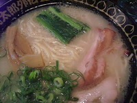 「鶏白湯+小梅(無料)」@支那そば きび 桃太郎外伝の写真