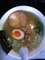 「地鶏けい骨ラーメン（塩）　７５０円」@地鶏けい骨 阿波家 宇都宮店の写真