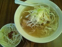 「【11月限定】ネギ豚塩らーめん（並盛）750円」@中華そば 伝堂の写真