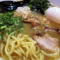 「まる鶏ラーメン　580円」@まる鶏の写真