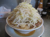 「ラーメン(小)（野菜増し・にんにく）650円」@らーめん大 汐留店の写真
