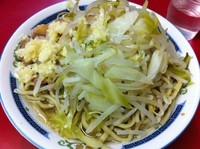 「小ラーメン豚入り(+ニンニク) (600円)」@ラーメン二郎 目黒店の写真