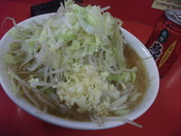 「小ラーメン（ヤサイ・ニンニク）＋ウーロン茶」@ラーメン二郎 茨城守谷店の写真