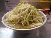 「ラーメン　中盛り（ヤサイ増しニンニクアブラ）」@らーめん大 練馬店の写真