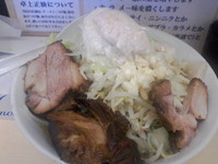 「ラーメン（￥７００・アブラ・ニンニク多め）」@自家製ラーメン 大者の写真