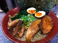 「らーめん＋半熟煮玉子（650円＋100円）」@熟成鶏醤油らーめん 上弦の月の写真