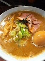 「とろりそば【750円】、味玉【クーポン】」@東京煮干中華そば 三三㐂 大森の写真