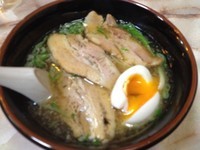 「チャーシューメン・塩＋味付半熟卵（￥650＋￥50）」@中華料理 三十一番の写真