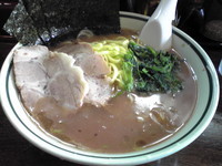 「ラーメン大盛り」@横浜家の写真