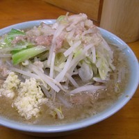 「ブタ入り・ニンニクアブラ　800円」@ラーメン二郎 新橋店の写真