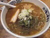 「赤味噌ラーメン＋茎ワカメ」@味の時計台 横浜関内店の写真