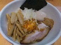 「まぜそば（少なめ）￥700＋チーズ￥100＝￥800」@麺家 一鶴の写真