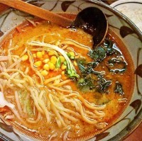 「ピリ辛ラーメン(太麺)+麦飯(サービス)770円」@味噌一 中野店の写真