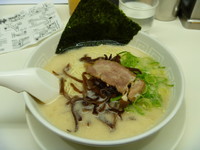 「ラーメン　＋　無料替え玉　　５００円」@博多天神 新橋1号店の写真