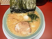 「豚骨醤油ラーメン￥690円」@横浜家系ラーメン 松田家 志木店の写真