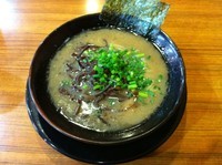 「らーめん 650 + 替玉 100」@博多長浜らーめん ぼたんの写真