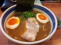 「濃厚和風味玉そば　８００円＋エビ辛し　１００円」@浜屋 五反田店の写真