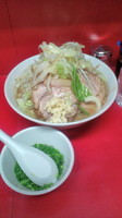 「小ﾗｰﾒﾝ（ﾔｻｲﾏｼﾏｼ・ﾆﾝﾆｸ）650円小ネギ100円」@ラーメン二郎 西台駅前店の写真