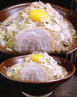 「麺マシ 大・小ぶたダブル 900 + 汁なし 80円（ヤサイマシ」@ラーメン二郎 横浜関内店の写真