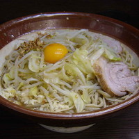 「麺マシ 大・小 650円 + 汁なし 80円（ヤサイ・ニンニク・」@ラーメン二郎 横浜関内店の写真