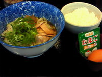 「ぶっかけらーめん(生卵＋ライスセット付)　￥380」@北海道らぁめん 伝丸 平戸店の写真