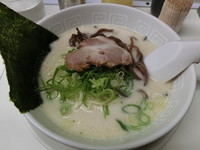 「ラーメン（500円）」@博多天神 新橋1号店の写真