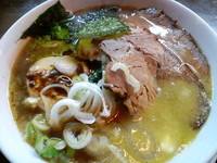 「洋風ラーメン790円（ランチタイムはかやくご飯付き）」@Piatteの写真