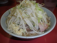 「小ラーメン（６５０円）野菜・ニンニク」@ラーメン二郎 桜台駅前店の写真