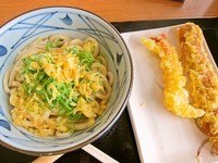 「釜玉（３３０円）＋エビ天（１３０円）＋ちくわ天（１００円」@丸亀製麺 イオンタウン守谷店の写真
