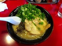 「おび屋山盛り九条ねぎ 700 + 鶏マヨネギチャーシュー飯」@鶏白湯らーめん おび屋 牛久店の写真