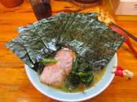 「ラーメン（麺固め・味濃いめ）＋海苔増＋キャベチャ」@洞くつ家の写真