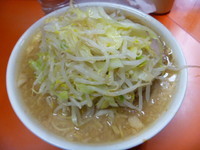 「小ラーメン（にんにく）　６５０円」@ラーメン二郎 神田神保町店の写真