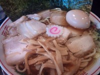 「特製中華そば 830円＋大盛100円」@肉煮干し中華そば さいころの写真