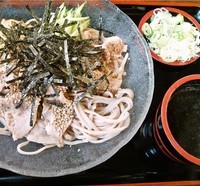 「黒豚ラー油つけ麺(700円)」@そば処 錦盛庵の写真