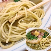 「【12月の1杯】豚と煮干しのらーめん　900円」@MENYA 食い味の道有楽の写真