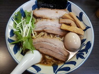 「醤油ラーメン（並）７５０円＋味玉１００円」@ラーメンつけ麺 奔放の写真