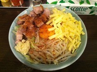 「あえそば 750 + チーズ 50」@麺や あかつきの写真