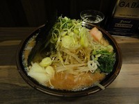 「キャベツともやしラーメン 800円  　大盛100円」@神田ラーメン わいず 神田本店の写真