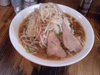 「黒次郎ラーメン、大盛」@アカボシの写真