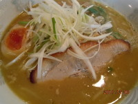 「鶏白湯みそらぁめん　炙りチャーシュー1枚　880円」@麺や しみずの写真