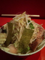 「ラーメン全部入り（950円）野菜にんにくカラメ」@ラーメン二郎 府中店の写真