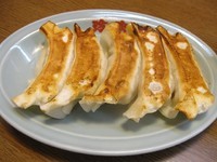 「餃子300円(レイソル優勝記念で150円)」@手打らーめん 珍來 柏東口店の写真