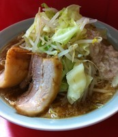 「ラーメン（680円）＋大盛（100円）・野菜多めアブラ」@赤ひげラーメンの写真