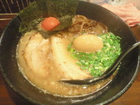 「九州らあめん 全部乗せ　850円」@九州らあめん どん きさろく 八柱店の写真