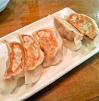 「素ラーメン(海老風味塩)+チャーシュー丼+餃子」@はりけんラーメンの写真