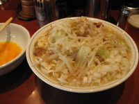 「らーめん650ネギ100玉ねぎ70生たまご50ビール550」@らーめん大 大森店の写真