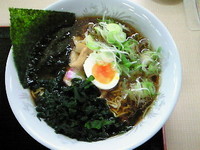 「コク黒ラーメン　650円」@双葉SA（下り）フードコートの写真