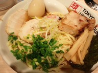 「特製ラーメンライト」@TOKYO UNDER GROUND RAMEN 頑者の写真
