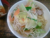 「釜玉ラーメン ヤサイトッピング」@洞良倶の写真